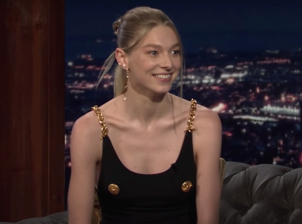 Hunter Schafer Reflects on Mental Health Struggles Amid Pandemic(02)